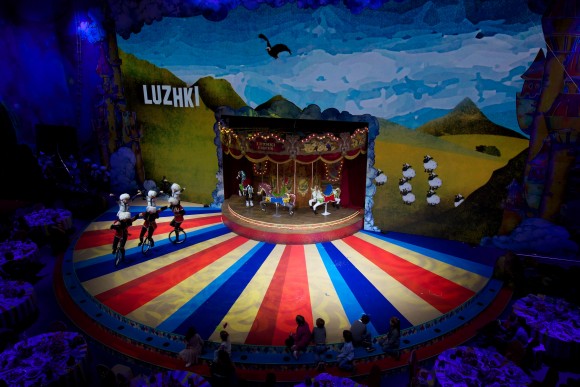 Наивный цирк для девочки в деревне Лужки